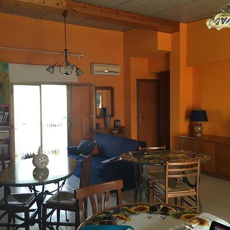 I Colori Dell'Arcobaleno Bed & Breakfast Santo Stefano di Camastra Bagian luar foto