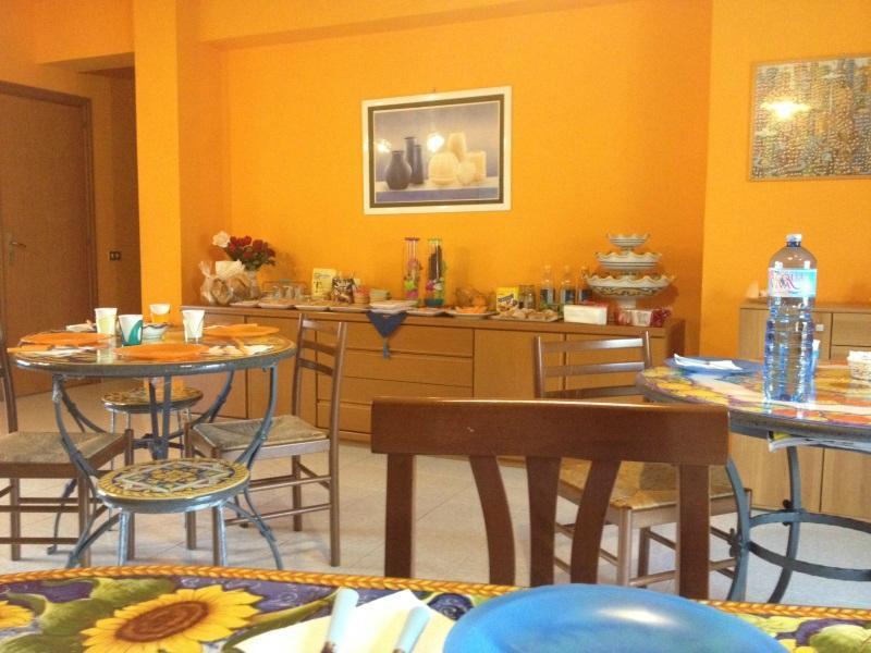 I Colori Dell'Arcobaleno Bed & Breakfast Santo Stefano di Camastra Bagian luar foto